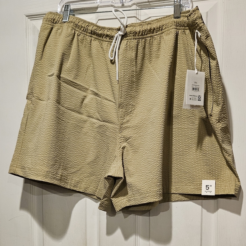 FREE ASSEMBLY SWIM TRUNKS